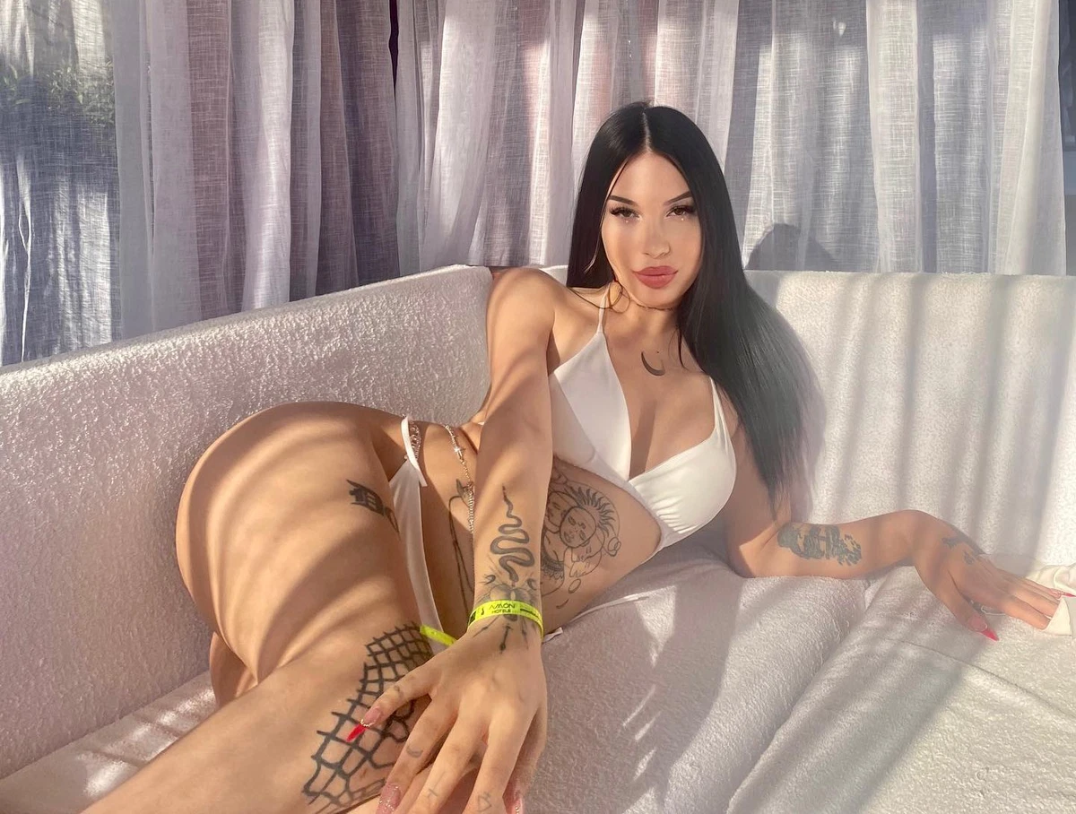 Hira Balcı Cover